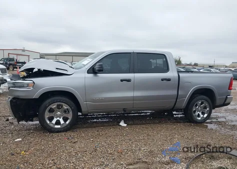 2025 Ram 1500 Big Horn 4X2 5'7 Box z USA, uszkodzony, nr VIN 1C6RREFPXSN674068